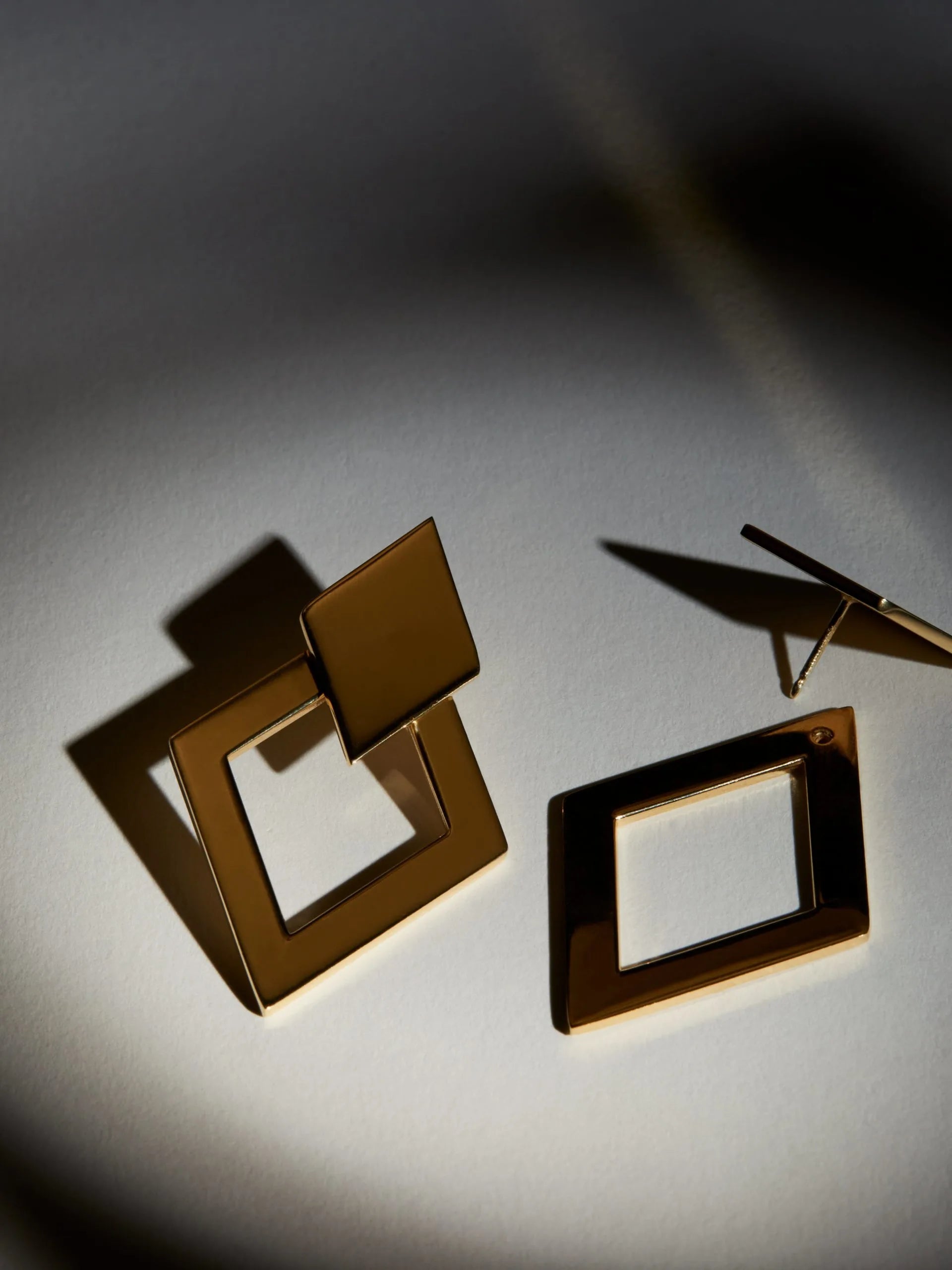 THE RHOMBUS EARRINGS