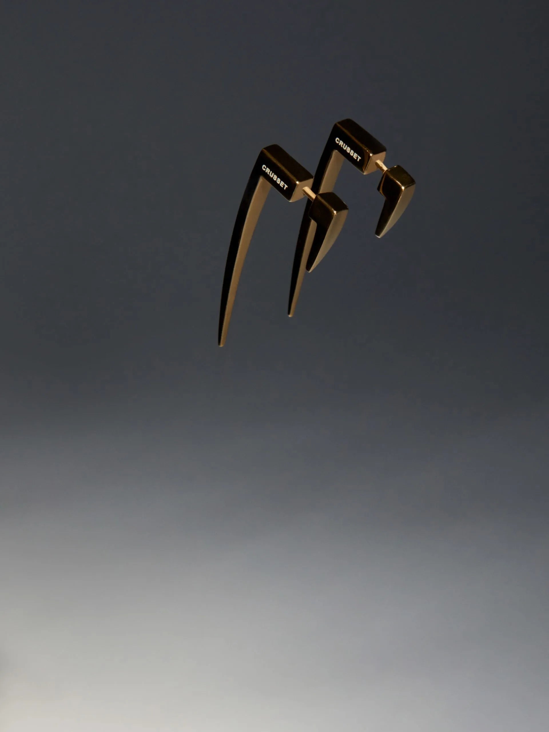 THE CLINCH EARRINGS