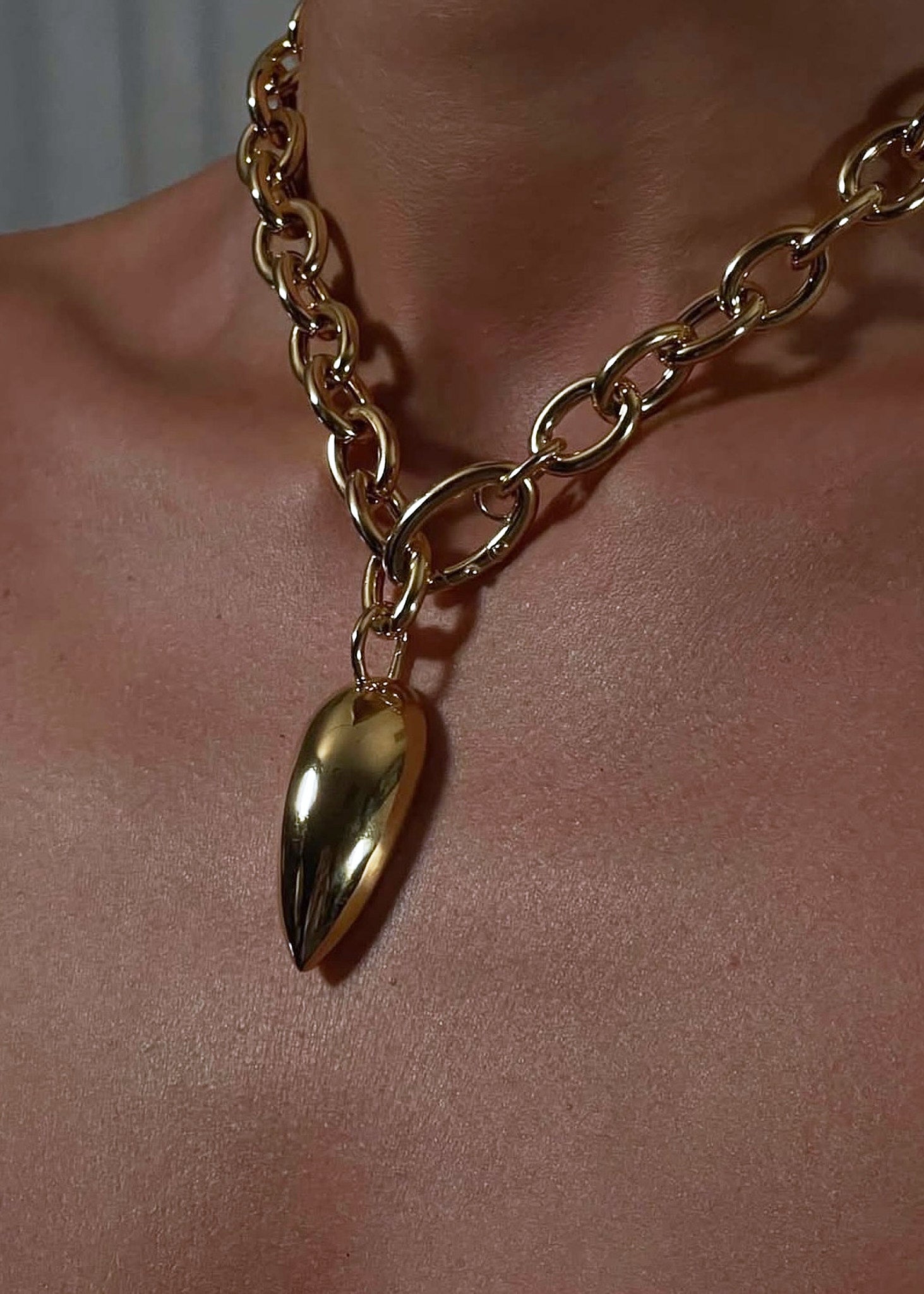 THE HOOK NECKLACE