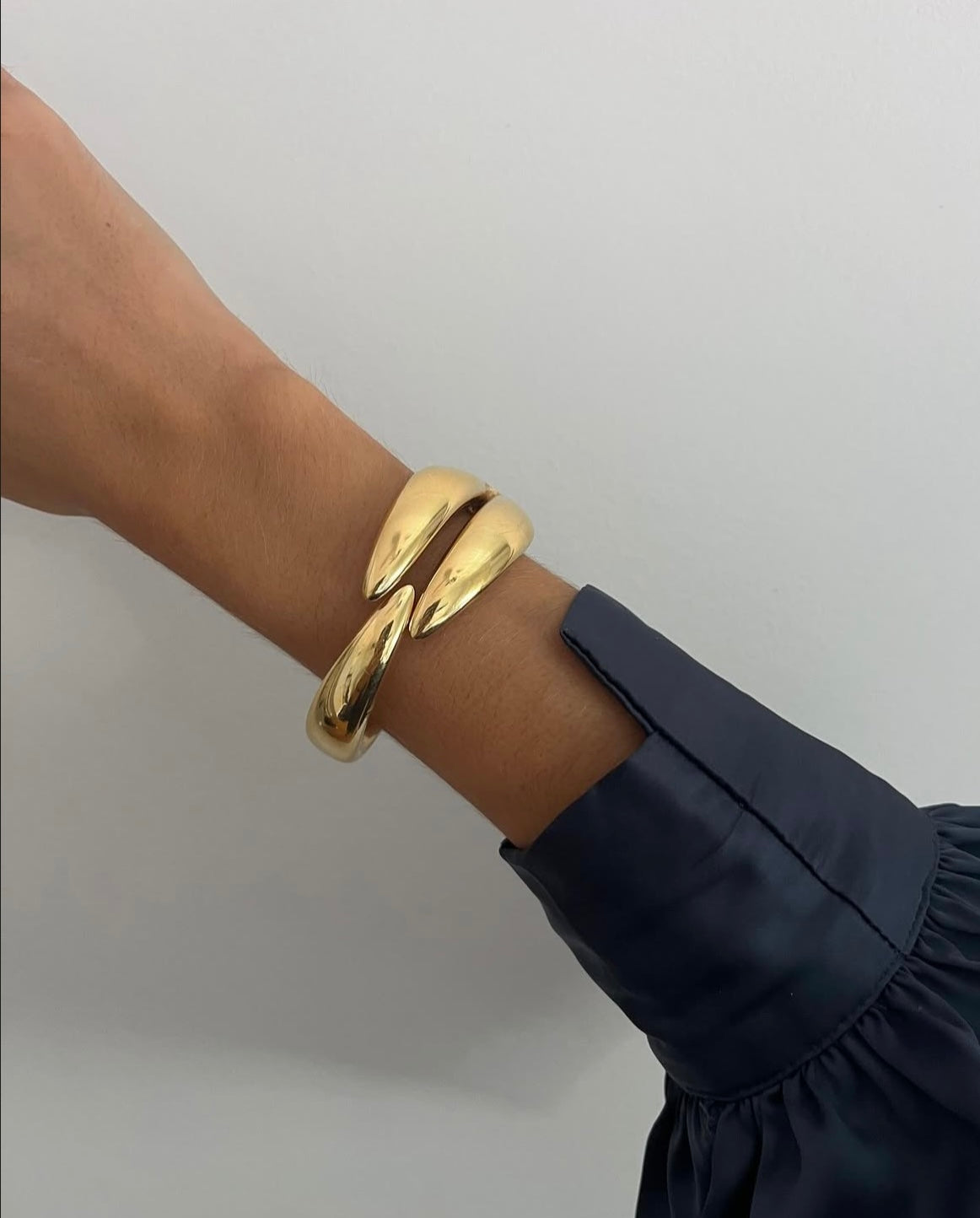 THE HOOK BRACELET